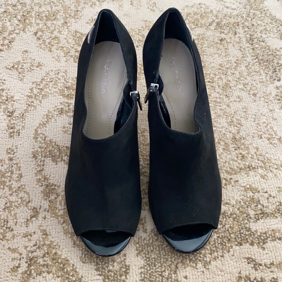 Calvin Klein size 10 leather open toed heels - Picture 1 of 3